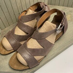 Sofft Gray Metallic Leather Low Wedge Sandals 8.5M